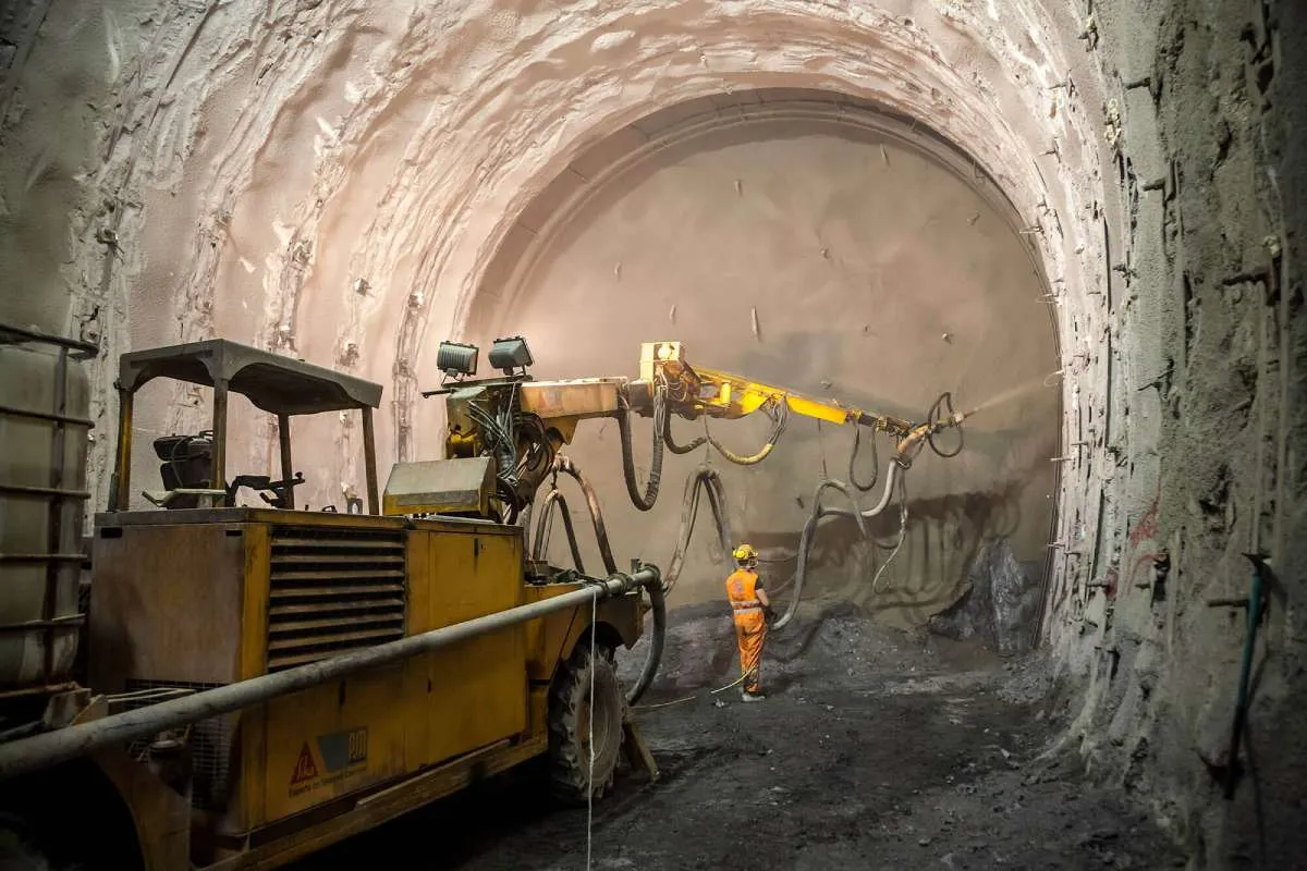 Avances-en-la-tecnologia-del-shotcrete-para-sostenimiento-de-terreno-en-tuneles-y-minas-de-Norteamerica